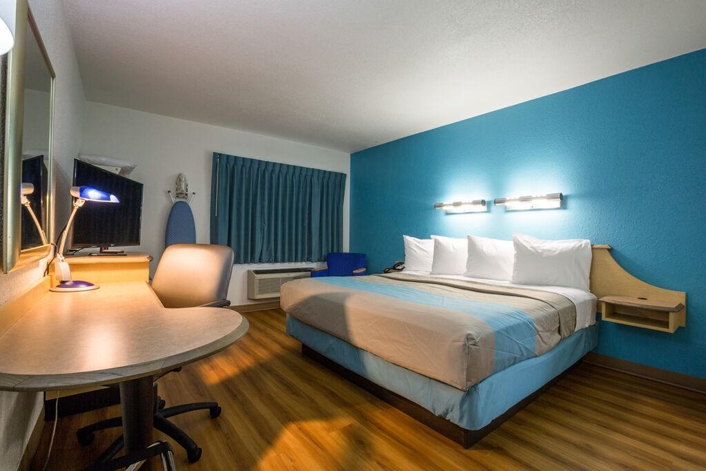 Hotel 6-atlanta, Ga - Downtown 2*